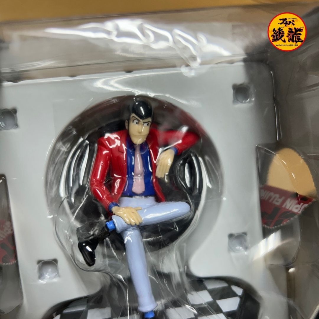 中古品-バンプレスト 「ルパン三世」チェア型ケース＆フィギュア